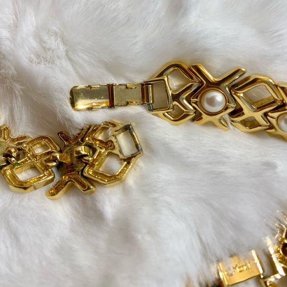 Vintage Monet Gold & Pearl XOX Statement Chocker Necklace and Bracelet Set - Picture 4 of 16
